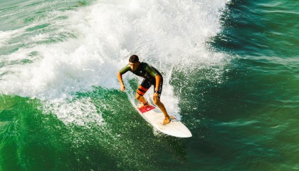 开云官方网站：商竣程香港站旗开得胜，直落两盘轻取科梅萨纳晋级次轮