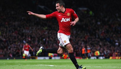 【开云体育运营团队】波兰国脚圣诞温情时刻，莱万与什琴斯尼领衔分享家庭合照