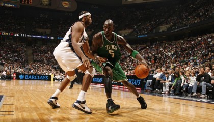 开云体育运营团队|埃里克森专访，乐高拼出心灵驿站，社媒怪象引深思，赛事密集化敲响警钟