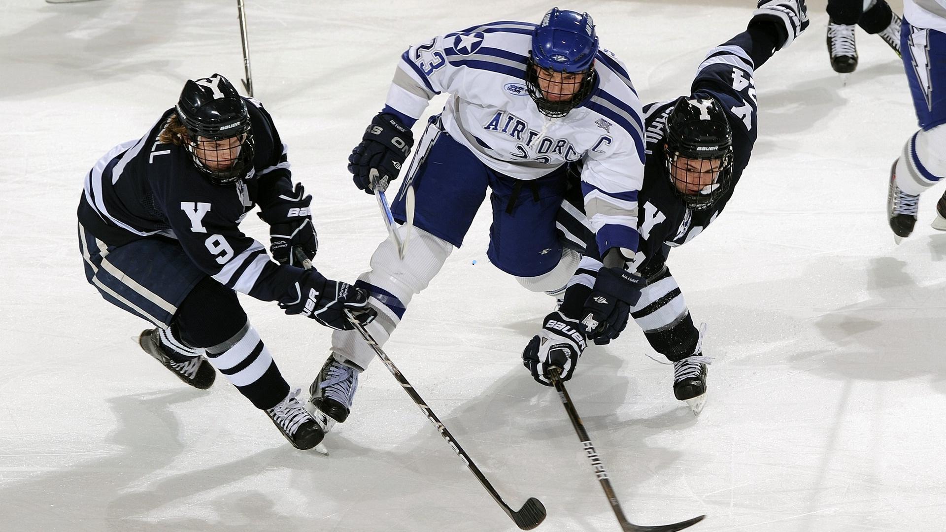 荣耀里程碑,麦肯尼领取尤文生涯200场纪念奖杯,续写黑白传奇